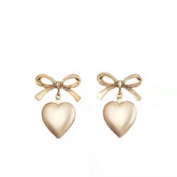 Anyone can be fashionable! Earrings 2023SS CELINE Celine